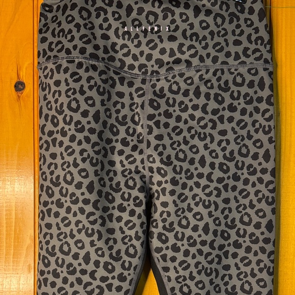 Allfenix Gray Leopard Print Athletic Leggings - Picture 6 of 9